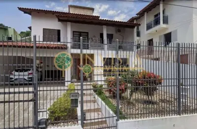 À venda | 197 m², 2 pavimentos, sacada, 4 quartos, churrasqueira, 2 vagas de garagem - centro de florianópolis