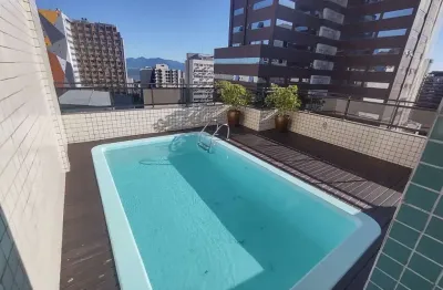 Duplex, vista mar, piscina privativa, 3 suítes e 3 vagas no centro de florianópolis.