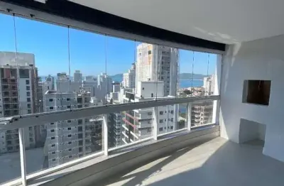 À venda em itapema, meia praia! frente mar, 3 quartos (todos suítes) e 3 vagas de garagem.