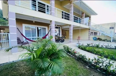 À venda | 340 m², Semi mobiliado, 3 quartos, sacada e 2 vagas de garagem - Governador Celso Ramos.