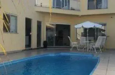 À venda | 274 m² privativos, churrasqueira, piscina e terraço — 4 quartos, 4 vagas — próxima ao estádio da ressacada, no carianos, florianópolis.