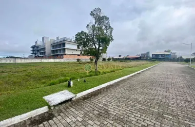 Terreno em condomínio fechado com 707m² no campeche.
