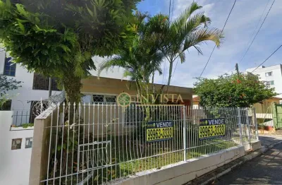 Localização privilegiada próxima ao brinca mundi, com 6 quartos, sendo 2 suítes em capoeiras.