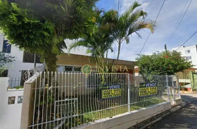 Localização privilegiada próxima ao brinca mundi, com 6 quartos, sendo 2 suítes em capoeiras.