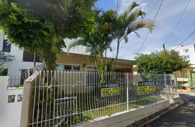 Localização privilegiada próxima ao brinca mundi, com 6 quartos, sendo 2 suítes em capoeiras.