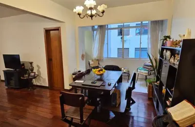À venda | 140 m², Andar alto, 3 quartos e 1 vaga - Centro de Florianópolis.