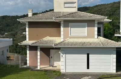 À venda | 298 m², Condomínio fechado, Alto padrão, 4 quartos, espaço gourmet com piscina e Vista Mar - Córrego Grande, em Florianópolis.