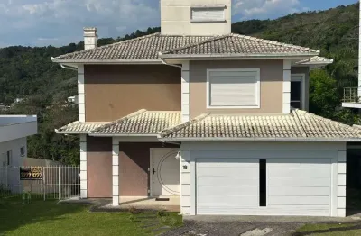 À venda | 298 m², Condomínio fechado, Alto padrão, 4 quartos, espaço gourmet com piscina e Vista Mar - Córrego Grande, em Florianópolis.