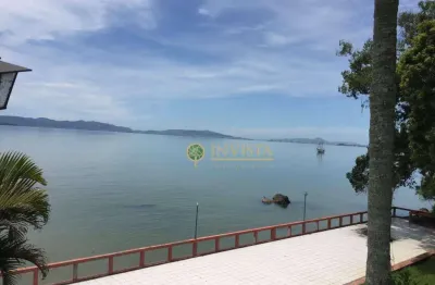 Condomínio recreativo frente mar, pé na areia com 10 casas em biguaçu.