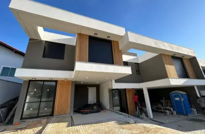 Casa de 2 pavimentos com 3 suítes em santo antônio de lisboa.
