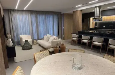 Apartamento com 3 quartos à venda, mobiliado e decora, 210 m² e 2 vagas - praia de jurerê, em florianópolis.