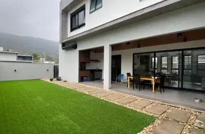 4 quartos em condomínio fechado com infraestrutura de lazer completa à venda no ratones em florianópolis.