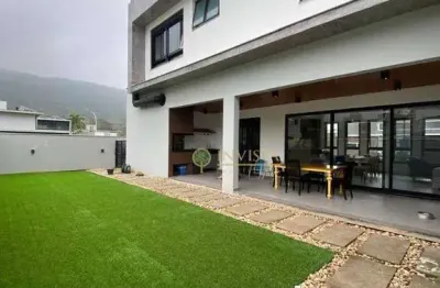 4 quartos em condomínio fechado com infraestrutura de lazer completa à venda no ratones em florianópolis.