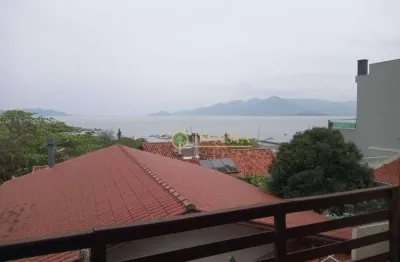Casa com piscina, vista mar e 3 quartos à venda no bairro itaguaçu.