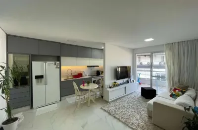 Novo, terraço com churrasqueira, 3 suítes e 2 vagas à venda em florianópolis.