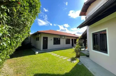 À venda | 540 m², 2 pavimentos, churrasqueira, edícula e 3 quartos - próxima à ufsc em florianópolis.