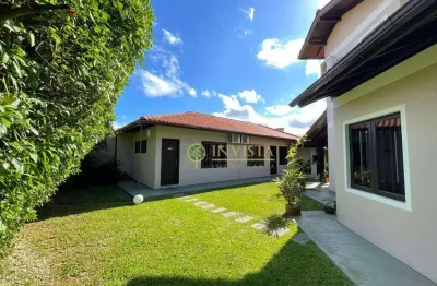 À venda | 540 m², 2 pavimentos, churrasqueira, Edícula e 3 quartos - Próxima à UFSC em Florianópolis.