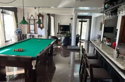 À venda | 365 m², 3 quartos, hidromassagem, piscina privativa e churrasqueira - estreito, em florianópolis.