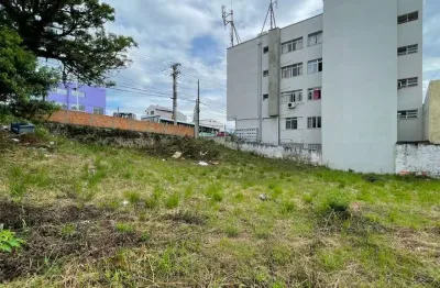 Terreno com viabilidade para construção, de frente para avenida em Capoeiras - Á venda em Florianópolis