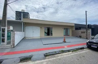 Casa com viabilidade comercial e residencial com 3 quartos, edícula com churrasqueira e 5 vagas em são josé.