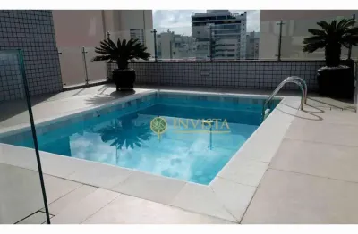 Andar alto, terraço com piscina privativa, vista parcial mar, espaço gourmet, 2 suítes e 2 vagas à venda em Florianópolis.