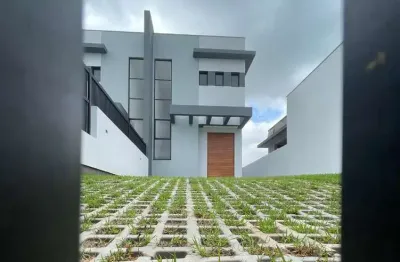 Casa com varanda gourmet e 3 quartos à venda em Florianópolis/SC - Bairro Carianos, próximo à Ressacada.