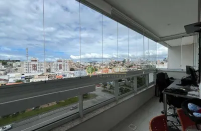 Sacada com churrasqueira, semi mobiliado, andar alto e 1 vaga livre no estreito em florianópolis.