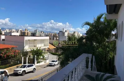 À venda | 175m² , 4 quartos, 2 vagas de garagem - próximo ao beira mar shopping