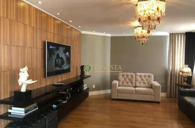 Triplex com terraço e piscina, 3 quartos e 3 vagas próximo ao Colégio Catarinense na Tenente Silveira em Florianópolis.