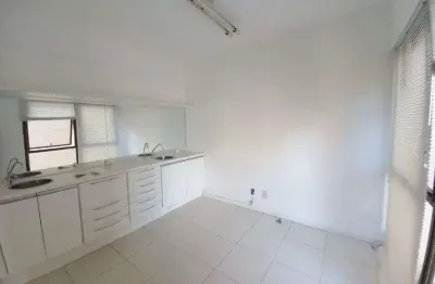 Sala comercial à venda com 22m² privativos no centro em florianópolis