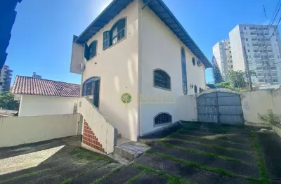 Próximo ao beiramar shopping, 2 pavimentos e 4 quartos - à venda.