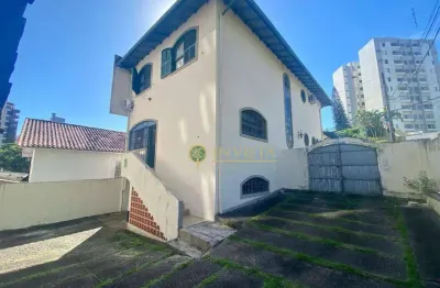 Próximo ao beiramar shopping, 2 pavimentos e 4 quartos - à venda.