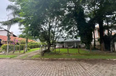 180 metros da praia, 6 quartos, edícula e 2 vagas em jurerê  internacional