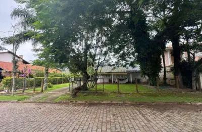 180 metros da praia, 6 quartos, edícula e 2 vagas em Jurerê  Internacional