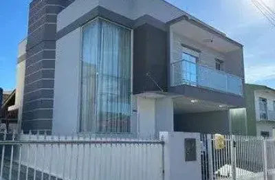 Mobiliada, 3 quartos sendo 1 suíte e 3 vagas na Praia Comprida - À venda em São José