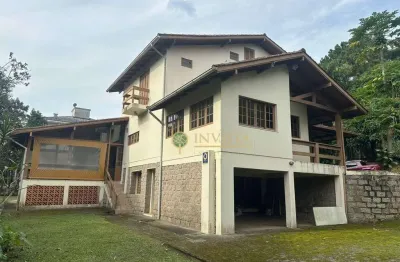 Casa com caseiro, amplo quintal e espaço de festa com churrasqueira à venda em santo antônio de lisboa.