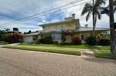 Semi mobiliada com 5 quartos e 3 vagas em jurerê internacional - à venda em florianópolis.
