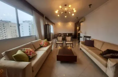 Andar alto, mobiliado com 4 quartos e 2 vagas para locação no centro de florianópolis.