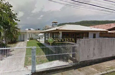 Área de churrasqueira com piscina, 2 quartos e 2 vagas à venda no campeche.