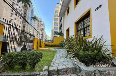 Locação | 231 m², 14 salas, 5 banheiros e 4 vagas de garagem – ao lado do colégio catarinense, no centro de florianópolis.