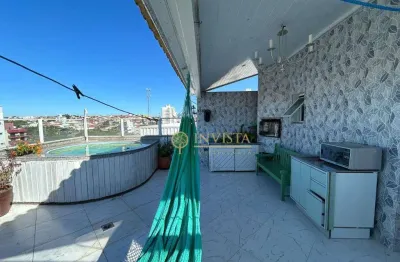 Triplex com terraço privativo, hidromassagem e 3 quartos à venda no jardim atlântico.