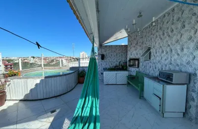 Triplex com terraço privativo, hidromassagem e 3 quartos à venda no Jardim Atlântico.
