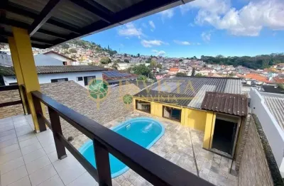 À venda | 317 m², 3 suítes, piscina privativa, edícula e 2 vagas -  agronômica, florianópolis.