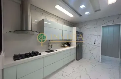 Mobiliado, sacada com churrasqueira e vista mar, 3 quartos e 2 vagas de garagem - para locação no balneário do estreito