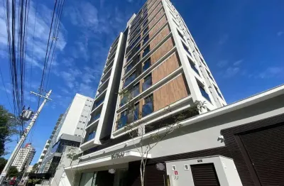 À venda | andar alto, 2 suítes, 69 m² privativos e 2 vagas de garagem — av. hercílio luz, centro de florianópolis.