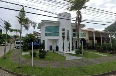 Mobiliada e decorada com 5 quartos, área gourmet com piscina à venda em jurerê internacional.