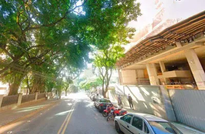 Novo com 3 suítes, sacada com churrasqueira e 2 vagas de garagem à venda no centro.