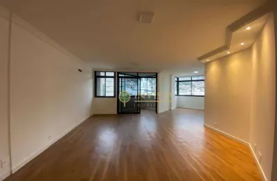 À venda | 156 m², 3 suítes, sacada, 2 vagas de garagem - Centro, em Florianópolis.