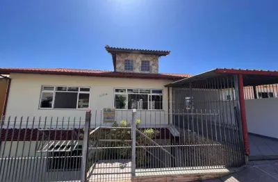 À venda | 560 m², 2 pavimentos, 4 suítes e 2 vagas - jardim atlântico, florianópolis.