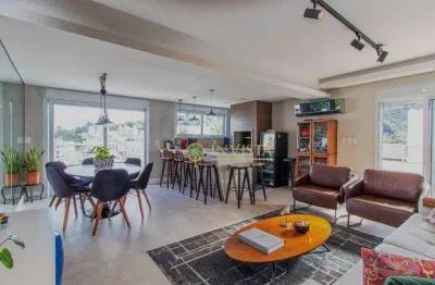 Duplex semi mobiliado, espaço gourmet com terraço privativo, 4 quartos e 3 vagas à venda na trindade